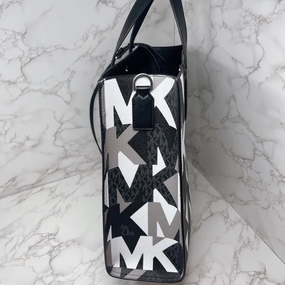 Michael Kors Kenly Large Tote - Picture 2 of 6